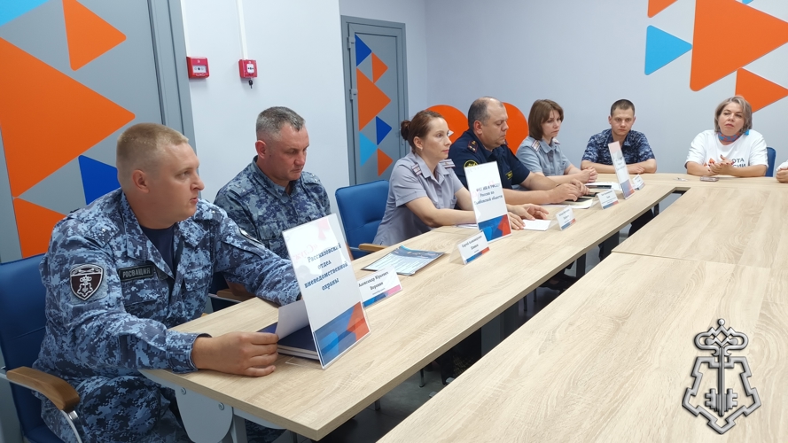 Росгвардейцы приняли участие во Всероссийской ярмарке трудоустройства в Тамбовской области