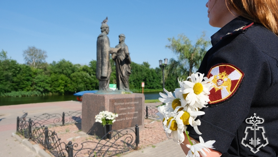 Росгвардейцы присоединились к акции в День семьи, любви и верности в Тамбове