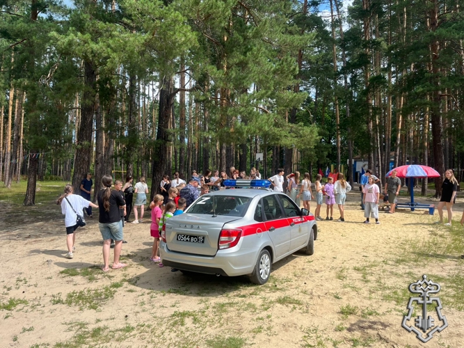 Сотрудники вневедомственной охраны встретились с детьми в рамках акции «Каникулы с Росгвардией» в Тамбовской области