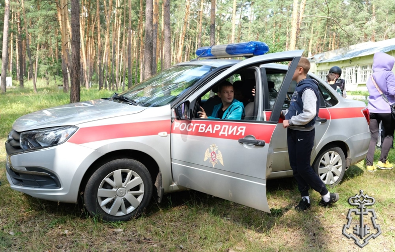 В преддверии Дня Государственного флага России росгвардейцы провели мероприятие для детей в Тамбовской области  