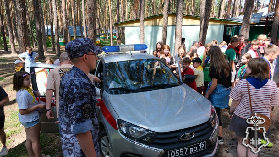 Росгвардейцы в рамках ведомственной акции встретились с отдыхающими в детском лагере в Тамбовской области
