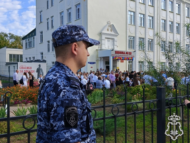 Росгвардейцы обеспечили правопорядок в День знаний в Тамбове