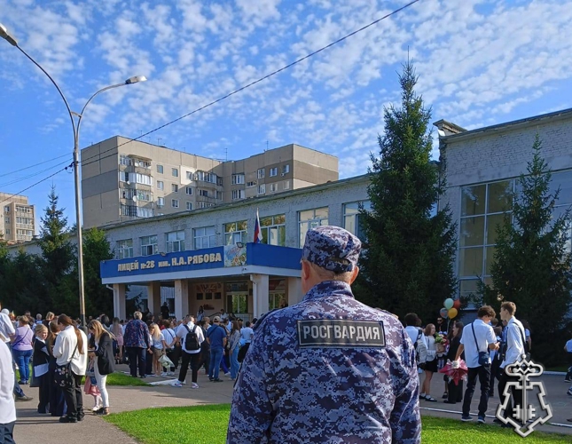 Росгвардейцы обеспечили правопорядок в День знаний в Тамбове
