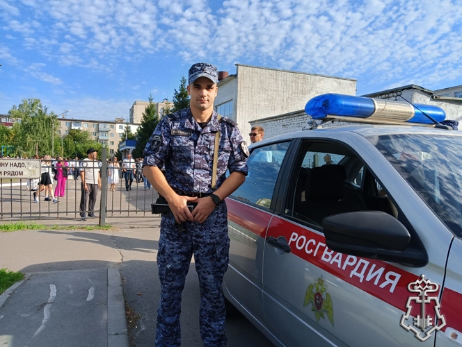 Росгвардейцы обеспечили правопорядок в День знаний в Тамбове