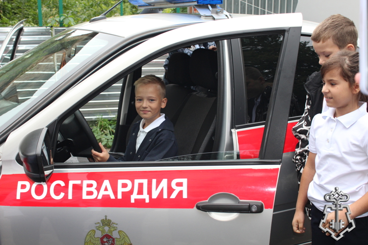 Росгвардейцы провели уроки мужества для учащихся города Мичуринска, посвященные Дню солидарности в борьбе с терроризмом