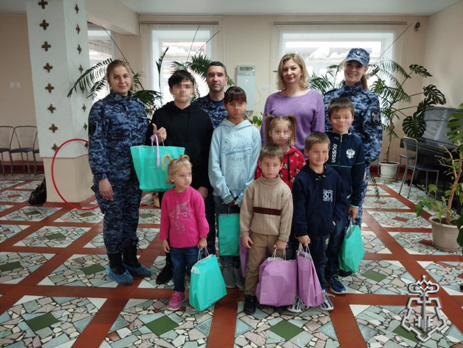 Сотрудники вневедомственной охраны Росгвардии посетили воспитанников социального приюта «Орешек» в Тамбовской области