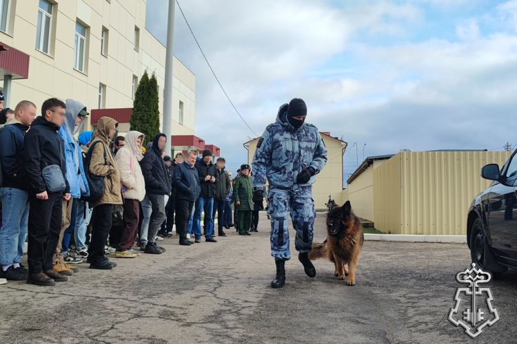 В Тамбове управление Росгвардии открыло двери для участников акции «День призывника»