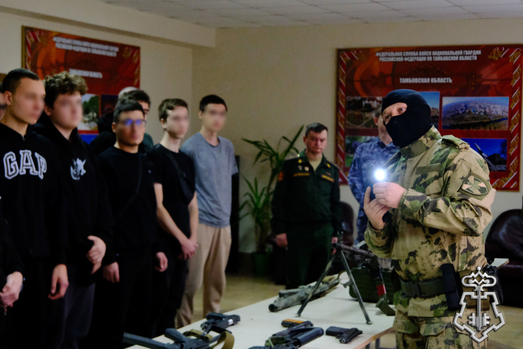 В Тамбове управление Росгвардии открыло двери для участников акции «День призывника»