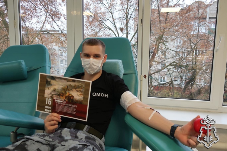 Росгвардейцы присоединились к донорской акции «От сердца к сердцу» в Тамбове