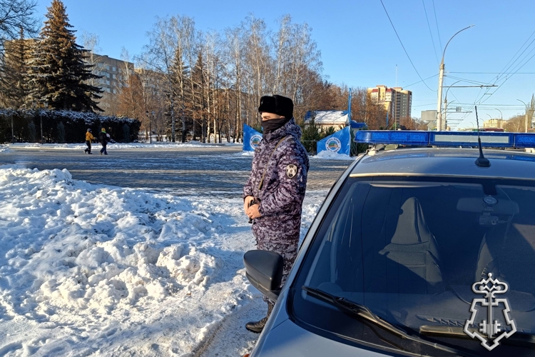 Росгвардейцы приняли участие в обеспечении общественной безопасности и правопорядка в новогоднюю ночь в Тамбовской области