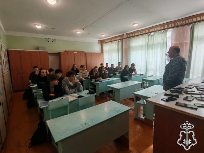 Росгвардейцы провели тематический урок для школьников города Мичуринска