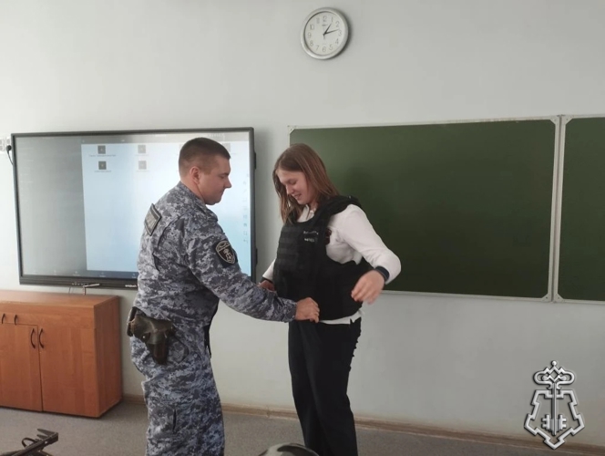Росгвардейцы провели тематическую встречу со школьниками в Тамбовской области