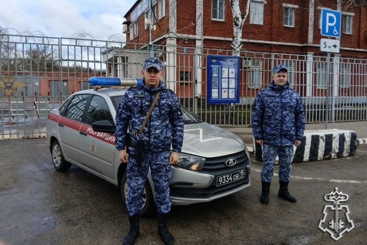 Росгвардейцы задержали нетрезвого мужчину, который угрожал сотрудникам магазина в Тамбовской области