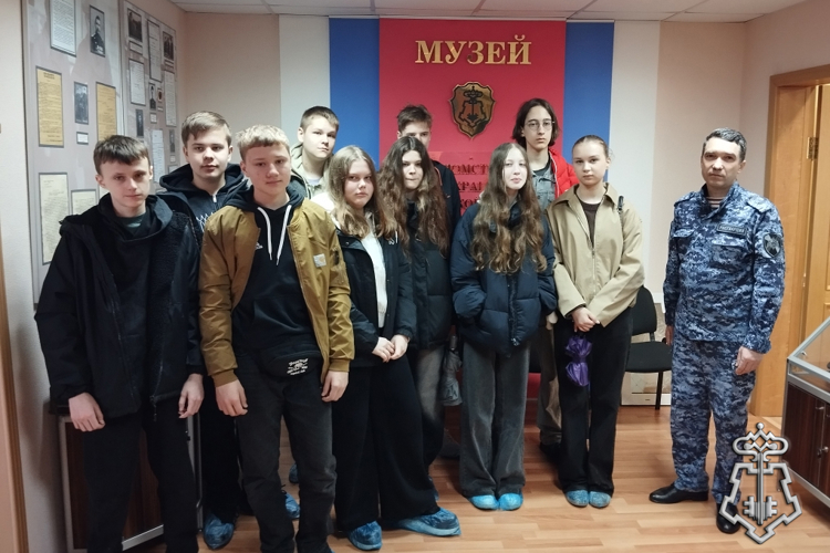 Сотрудники вневедомственной охраны организовали экскурсию для тамбовских школьников