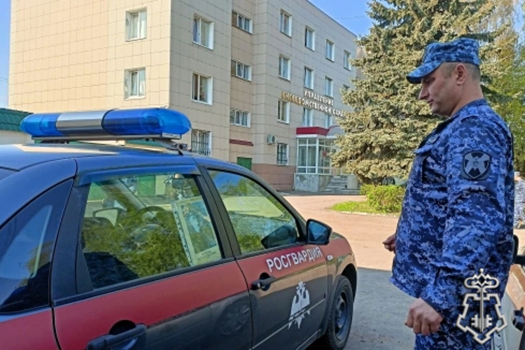 Сотрудники Росгвардии присоединились ко Всероссийской акции «Бессмертный автополк» в Тамбовской области