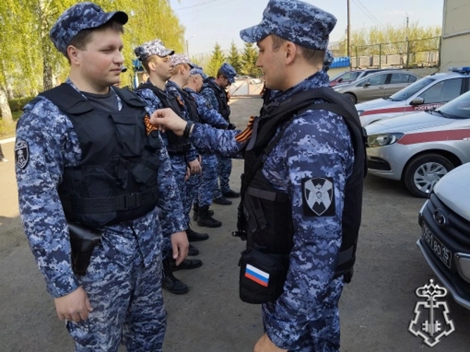 Сотрудники Росгвардии присоединились ко Всероссийской акции «Бессмертный автополк» в Тамбовской области