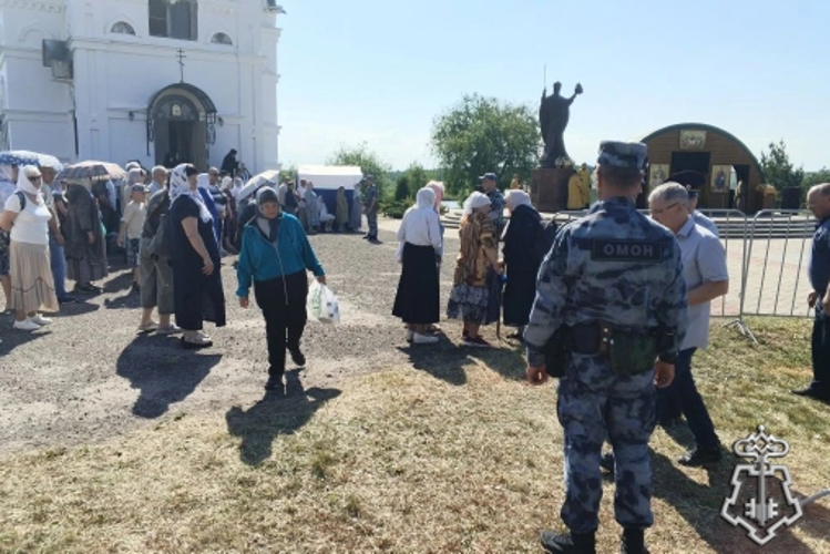 Тамбовские росгвардейцы обеспечили правопорядок во время проведения религиозных мероприятий в день памяти святителя Николая Чудотворца