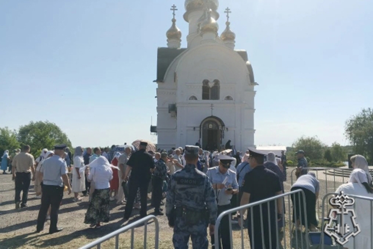 Тамбовские росгвардейцы обеспечили правопорядок во время проведения религиозных мероприятий в день памяти святителя Николая Чудотворца