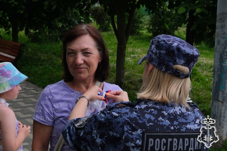 Росгвардейцы провели патриотическую акцию «Ленточка-триколор» в Тамбове