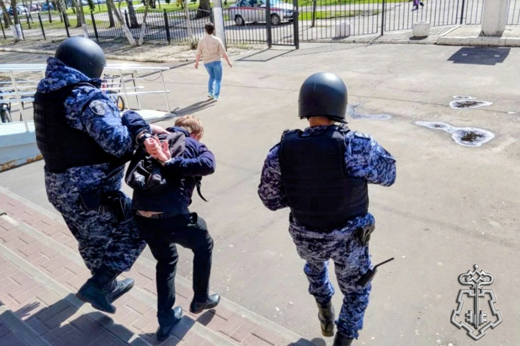 Сотрудники Росгвардии приняли участие во всероссийских антитеррористических учениях на объектах образования 