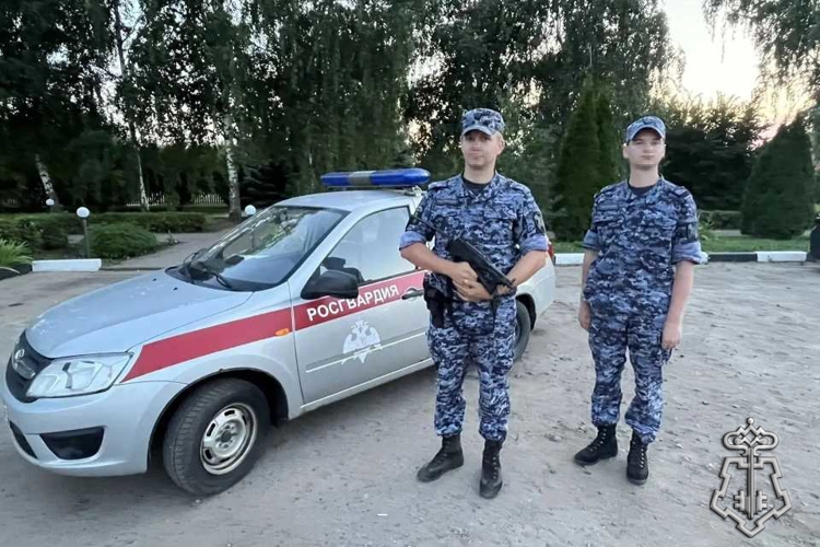 Росгвардейцы в Тамбове оперативно доставили в больницу ребенка с ожогами