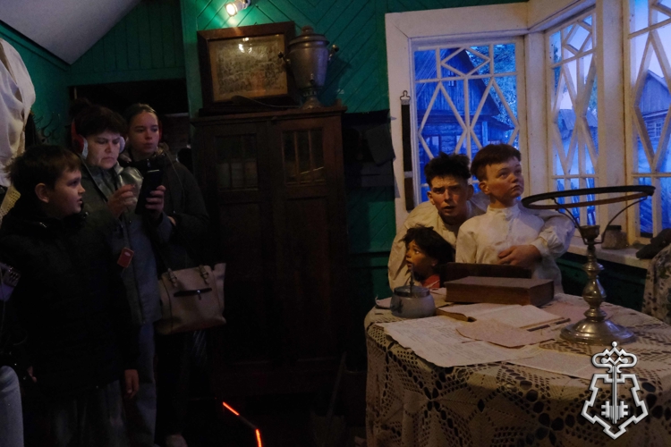 Тамбовские росгвардейцы и члены их семей посетили уникальную выставку «Поезд Победы»