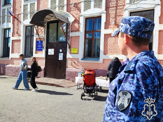 Росгвардейцы приняли участие в обеспечении безопасности выборов в Тамбовской области
