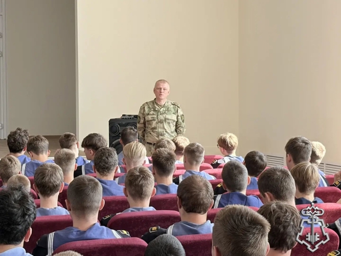 Представитель Военной академии Росгвардии провел профориентационные мероприятия с тамбовскими школьниками