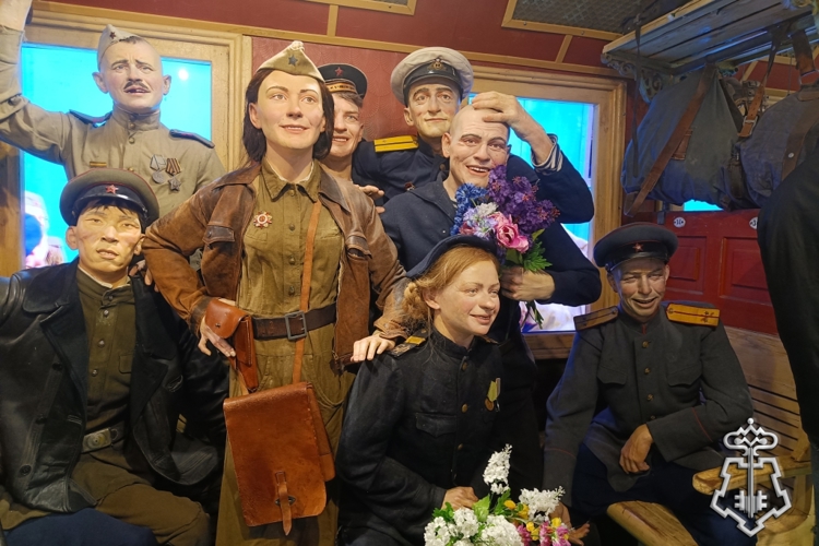 Тамбовские росгвардейцы и члены их семей посетили уникальную выставку «Поезд Победы»